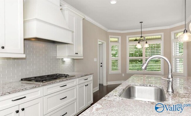 Building Photo - 138 Legacy Cove Dr SW