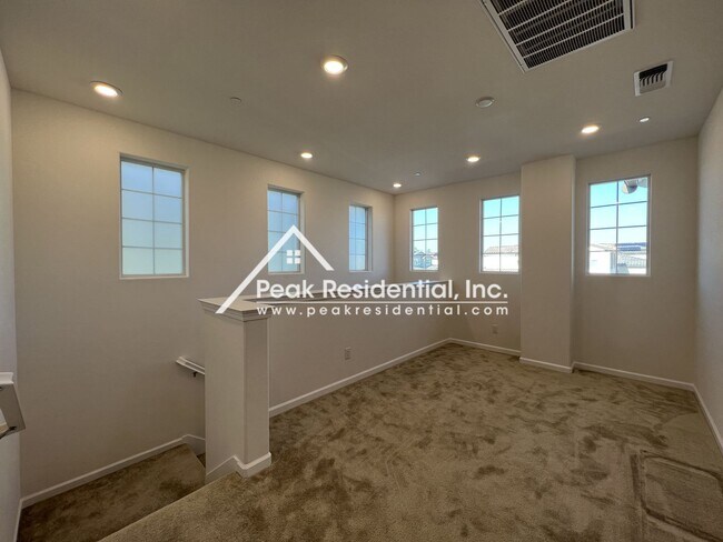 Building Photo - Newer 4bd/3ba Elk Grove Home with 2 Car Garage