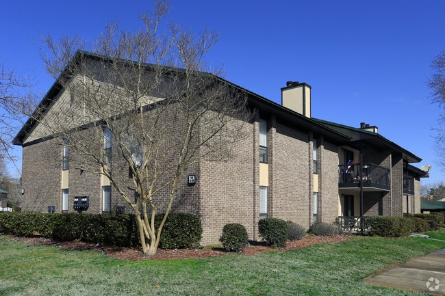 Primary Photo - North Bluff Apartments