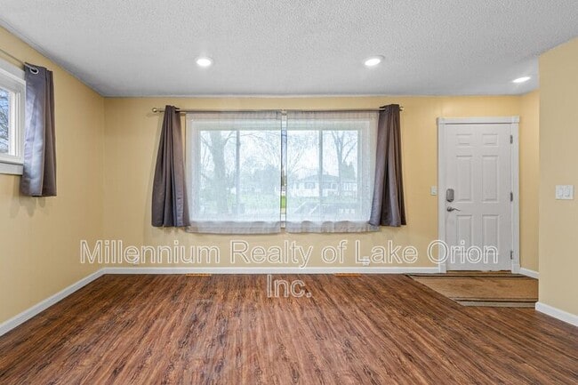 Building Photo - 5394 Drayton Rd