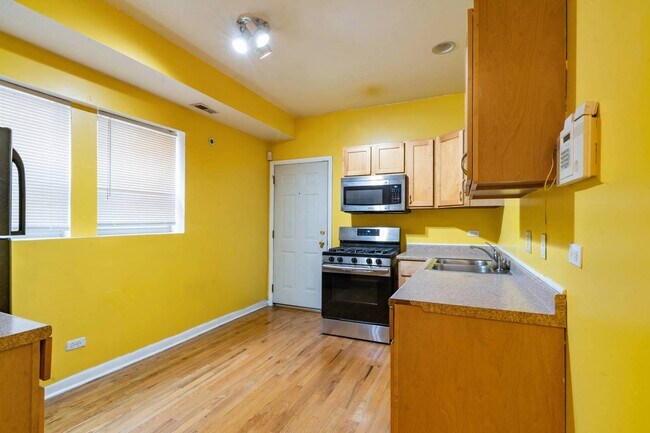 Building Photo - 8154 S Drexel Ave