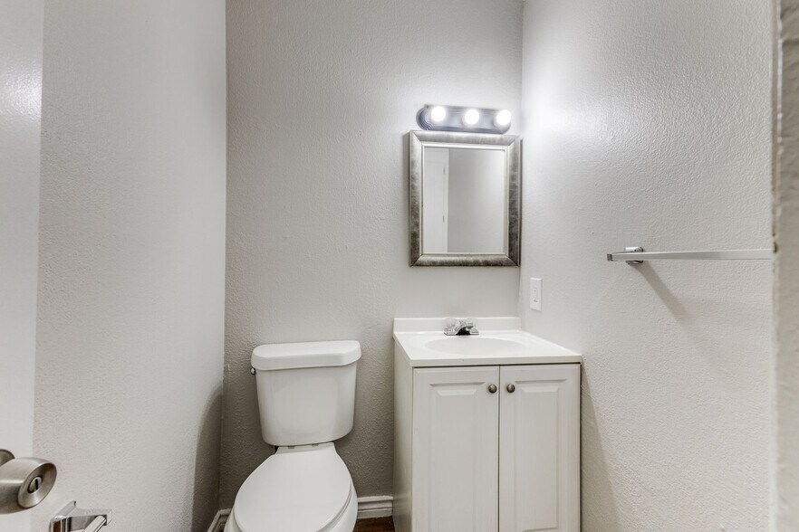 Building Photo - 12129 Spring Branch Dr