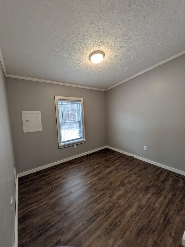 Building Photo - 11 Corn Hill Rd