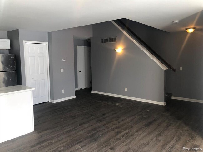 Building Photo - 234 Stonegate E