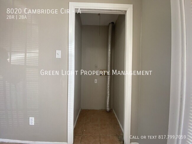 Building Photo - 8020 Cambridge Cir