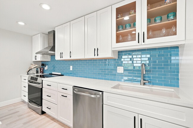 Building Photo - 2121 N Ocean Blvd