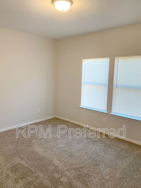 Building Photo - 12703 Pebble Creek Ln