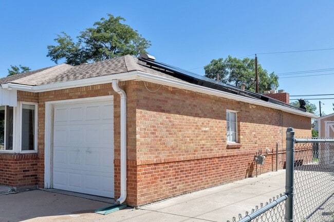 Building Photo - Single Family Home in Hoffman Heights - So...