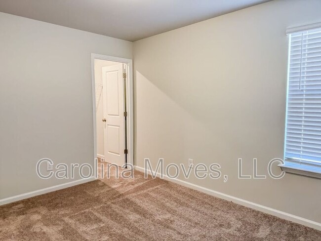 Building Photo - 119 Paddock Glen Dr