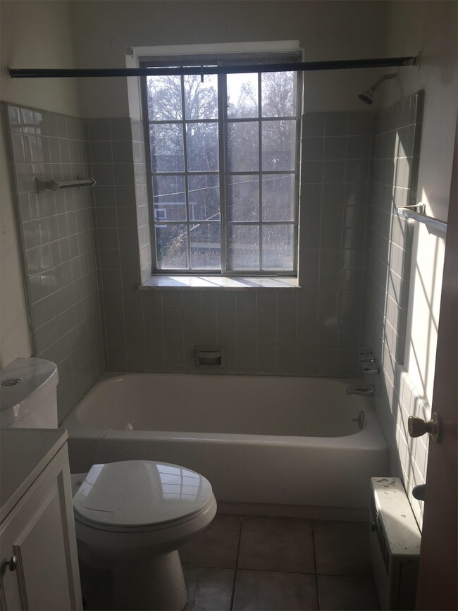 Building Photo - 4865 Cadieux Rd