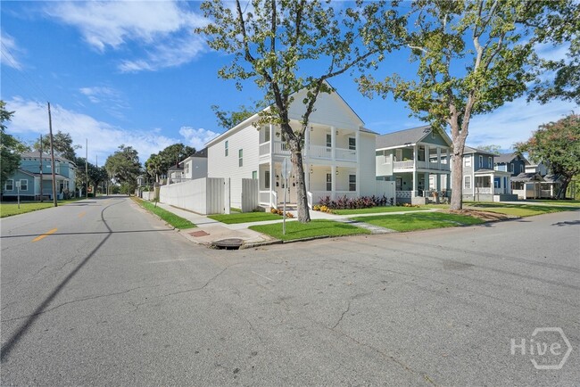 Building Photo - 773 E Duffy St