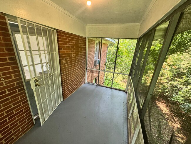 Building Photo - 327 Woolfolk St