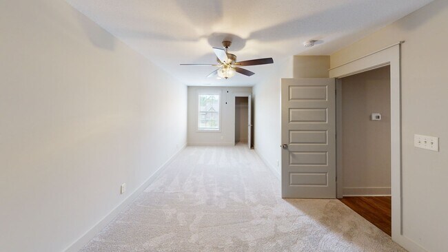 Building Photo - Stylish Veridian Townhome with Main-Level Primary Suite, Large Kitchen Island and Covered Back Patio