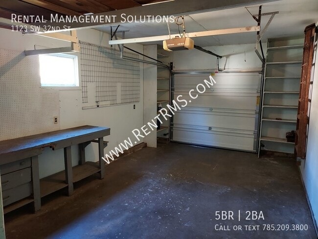Building Photo - 1123 SW 32nd St