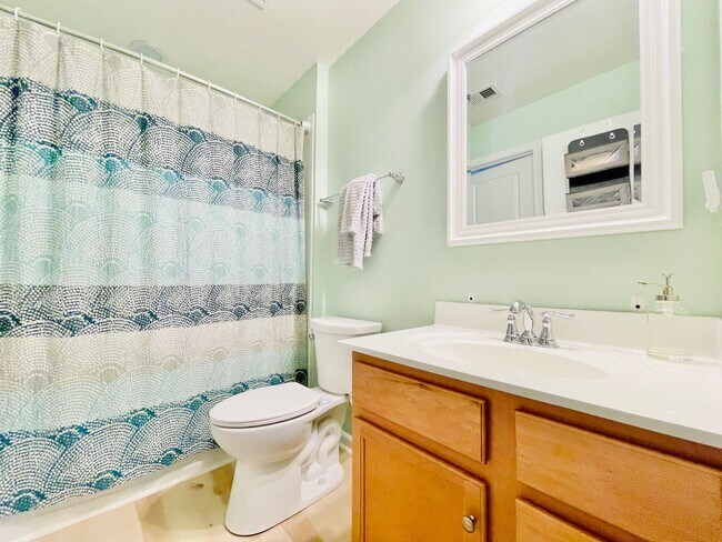 Building Photo - 127 Streamview Dr