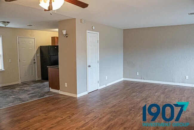 Building Photo - 700 NW 89th St