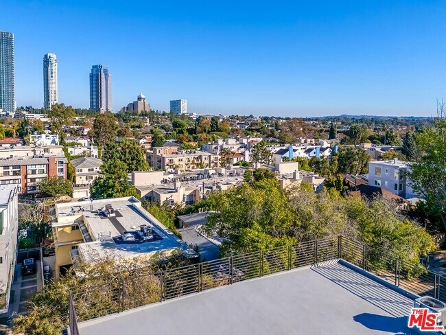 Building Photo - 1839 Pandora Ave