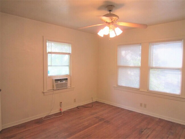 Building Photo - 1227 Peak St