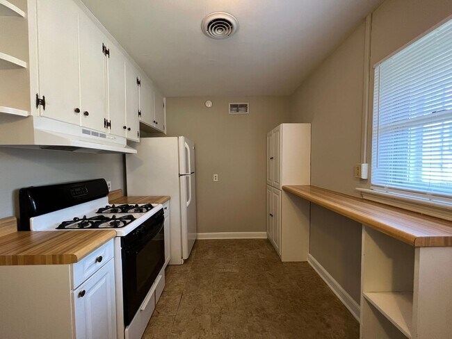 Building Photo - 3 Bedroom / 2 Bath in Dalraida