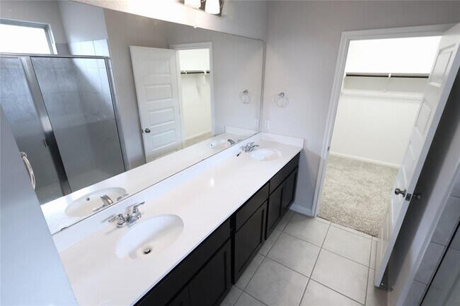 Building Photo - 821 Olive Creek Dr