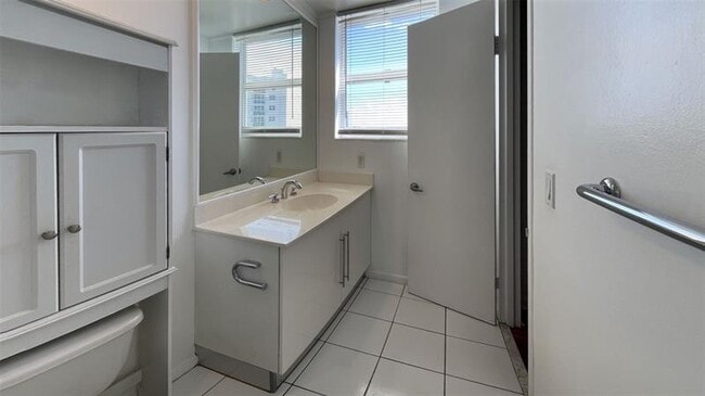 Building Photo - 3001 S Ocean Dr