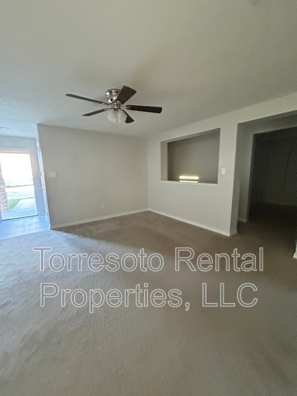 Building Photo - 5910 Sandy Lake St