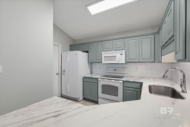 Building Photo - 21570 Palmer Ct