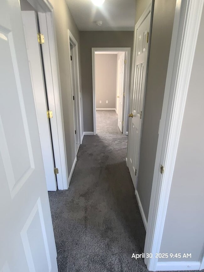 Building Photo - End Unit Town Home in Waynesboro, PA!