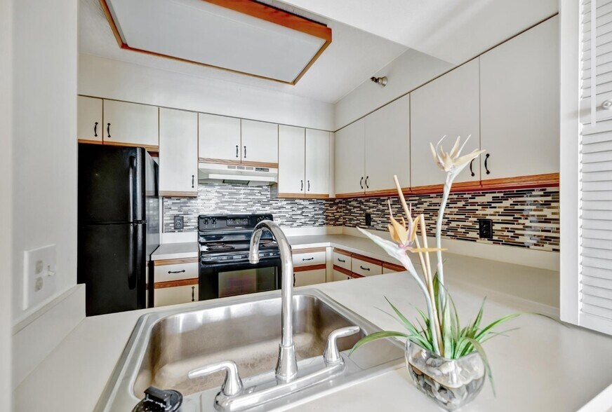 Building Photo - 2333 Feather Sound Dr
