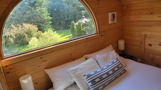 Building Photo - 140 Paquette Cir