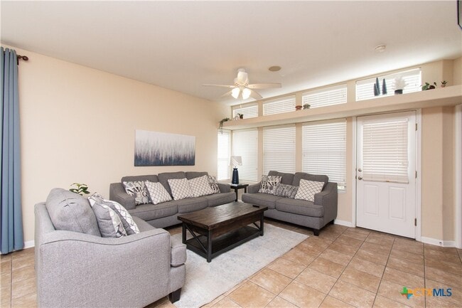 Building Photo - 421 Shadow Point