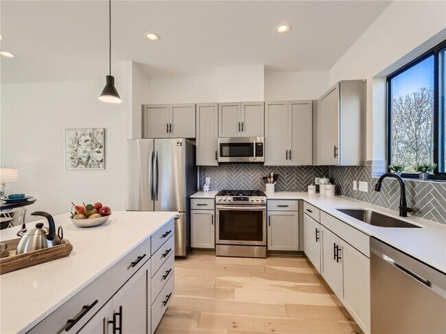 Building Photo - 3700 Clawson Rd