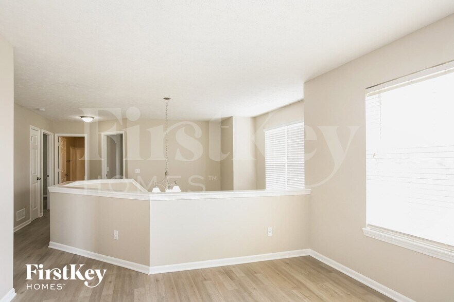 Building Photo - 3346 Crestwell Dr
