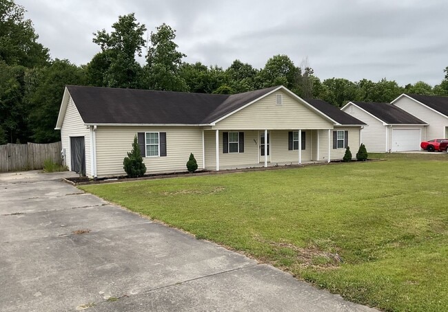 Building Photo - Nice 3 Bedroom, 2 Bath Home in Richlands-3...