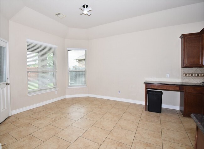 Building Photo - 5623 S Denham Ridge Ln