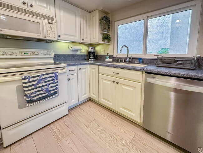 Building Photo - Tierrasanta Furnished Short-Term Rental