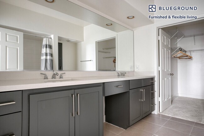 Building Photo - 7225 Crescent Prk W