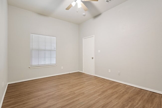 Building Photo - Perfect Family Home in China Spring ISD