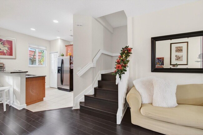 Building Photo - 321 Bayfront Dr