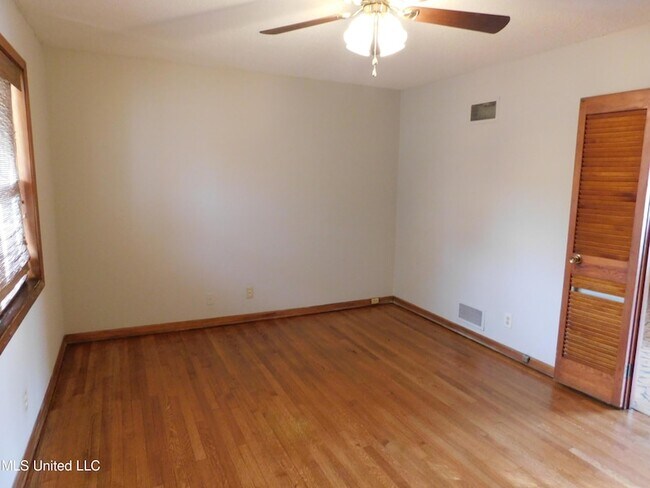 Building Photo - 8349 Cedarbrush Dr