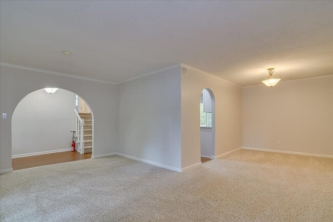 Building Photo - 303 Meadowlake Dr