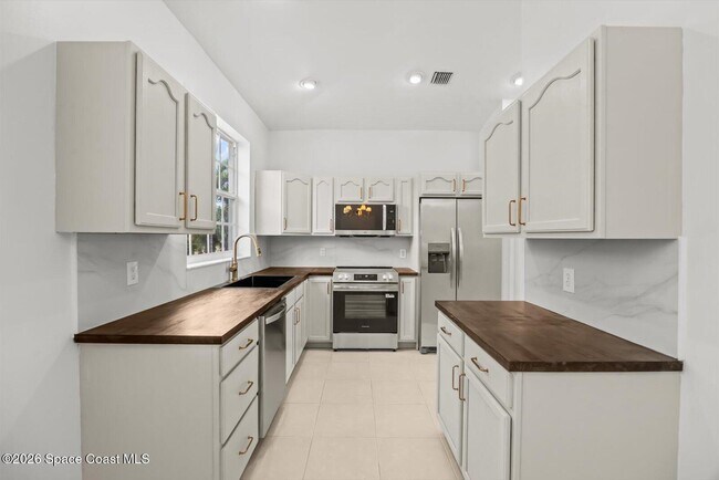 Building Photo - 8406 Mulligan Cir