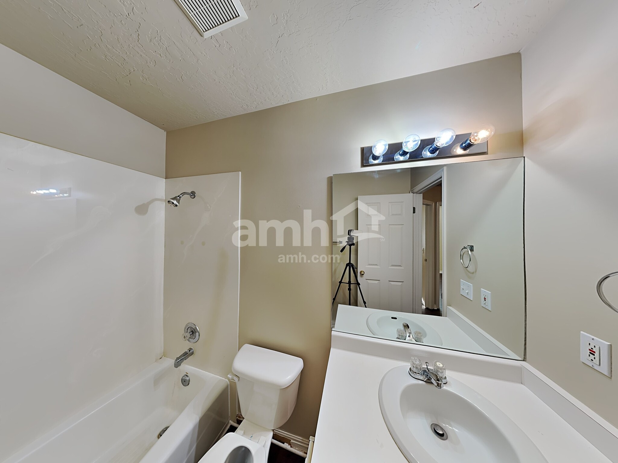 Building Photo - 308 S 1050 E