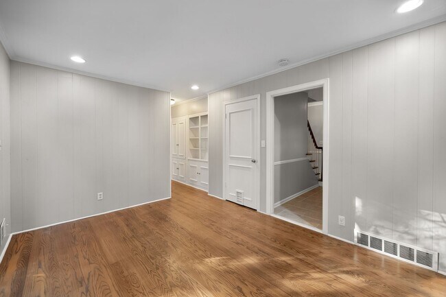 Building Photo - 3405 Hillvale Rd