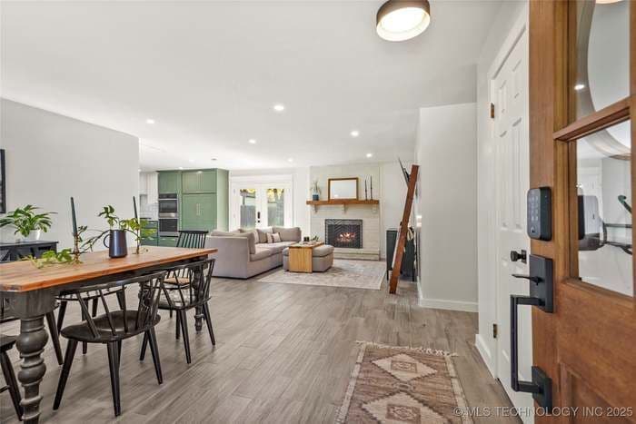 Building Photo - 1709 S Date Ave