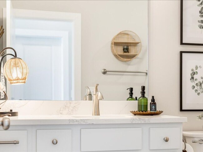 Building Photo - Flexible Lease Lengths! Furnished Southside Townhome