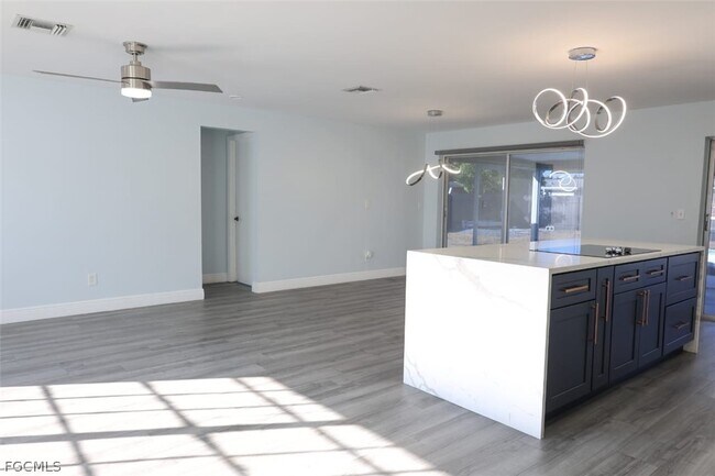 Building Photo - 1206 SE 23rd Pl