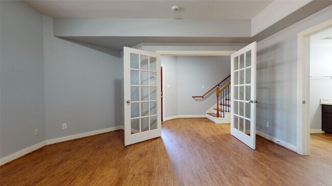 Building Photo - 328 Malone St