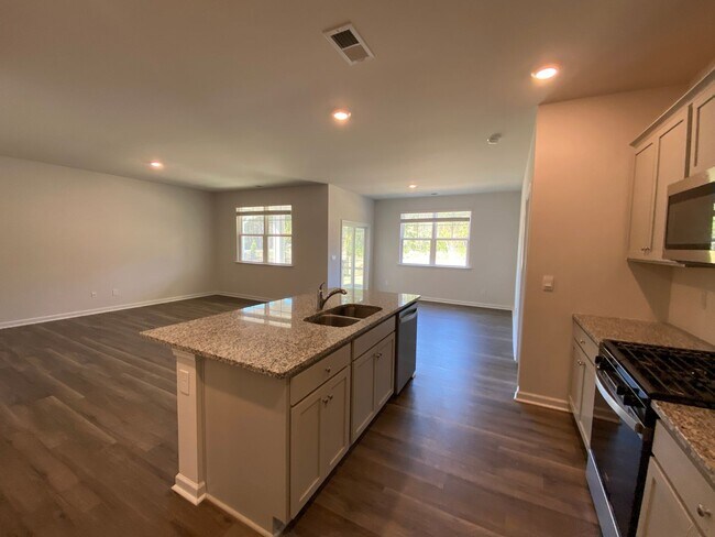 Building Photo - Brand new construction home in the desirable Brunswick Forest subdivision