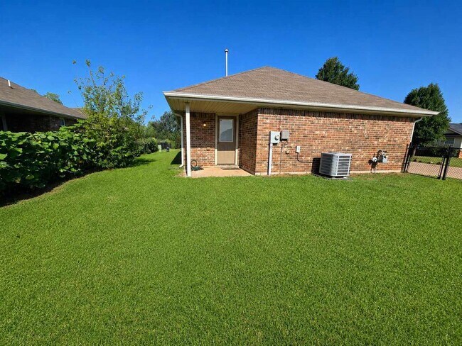 Building Photo - 6117 Cielo Terrace